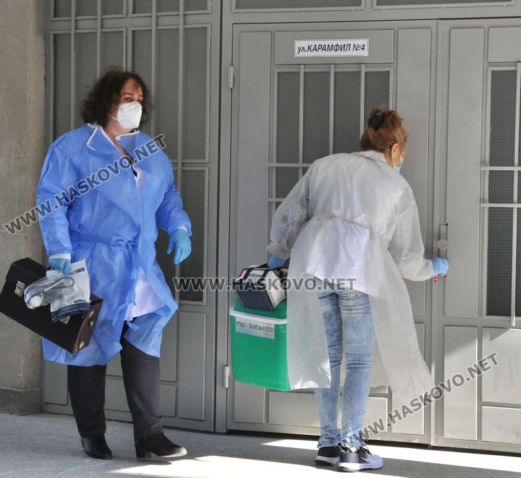 Хасковлия с инсулт и диабет е първият ваксиниран в дома си срещу коронавируса