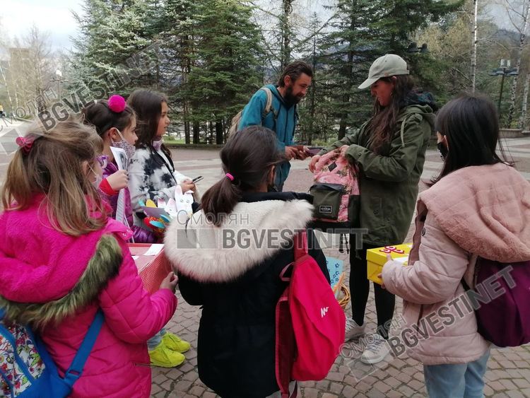Подвижен Великденски базар благотворително направиха децата от ЦПЛР-ОДК-Смолян