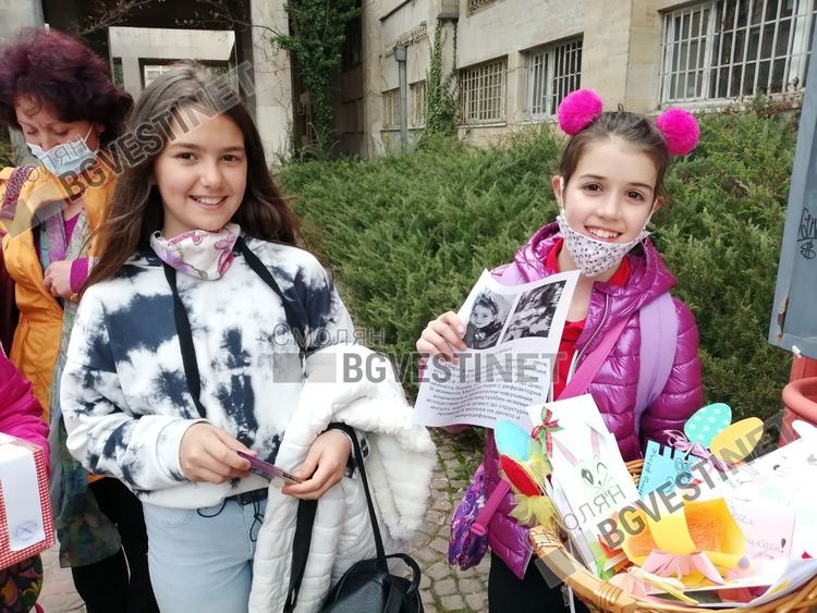 Подвижен Великденски базар благотворително направиха децата от ЦПЛР-ОДК-Смолян