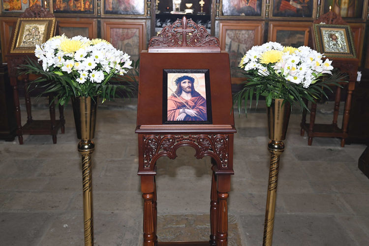 В храм &bdquo;Св. Неделя&ldquo; започна четенето на Последованието на Жениха