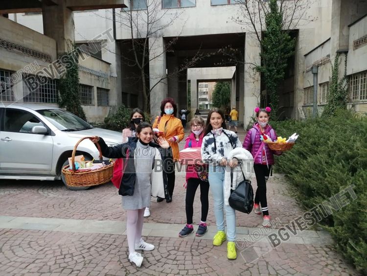 Подвижен Великденски базар благотворително направиха децата от ЦПЛР-ОДК-Смолян