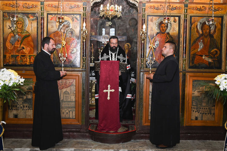 В храм &bdquo;Св. Неделя&ldquo; започна четенето на Последованието на Жениха