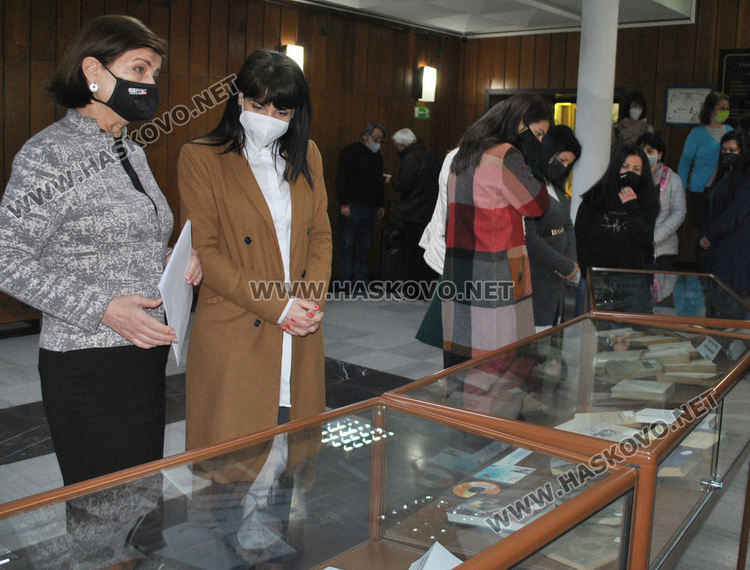 В библиотеката откриха изложба „155 години от рождението на Пенчо Славейков“