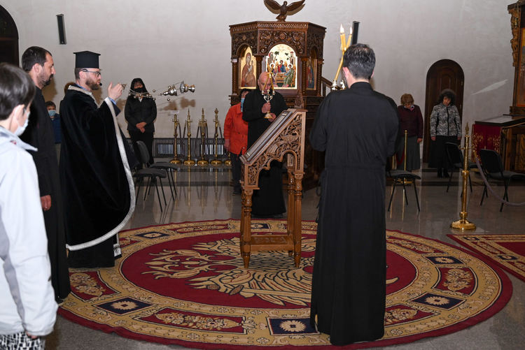 Втората вечер на Последованието на Жениха бе в храм „Св. Висарион Смоленски“