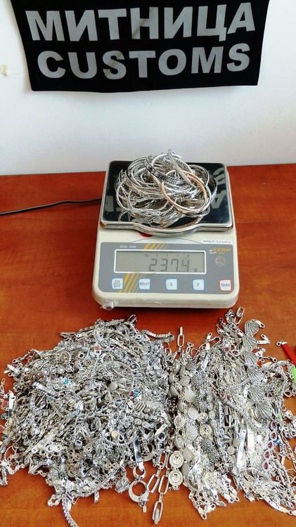 Спипаха мъж с контрабандно сребро за 54 852 лева