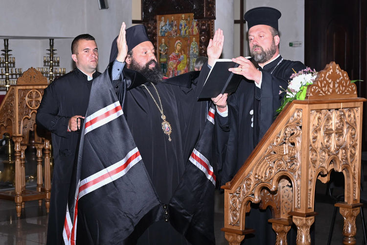 Втората вечер на Последованието на Жениха бе в храм „Св. Висарион Смоленски“