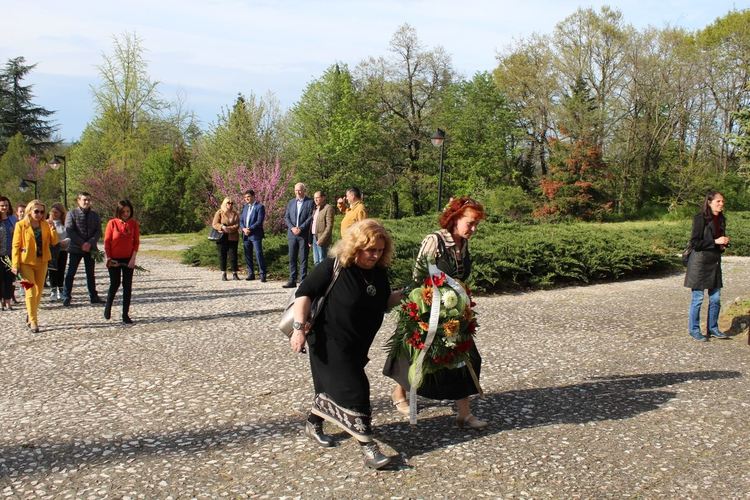 Димитровград се поклони пред поета Пеньо Пенев