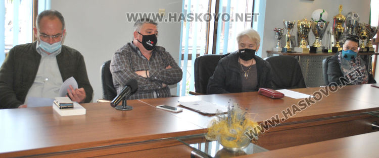 Собственикът на игрищата на „Ямача“ иска 100 евро на квадрат, започват преговори за цената