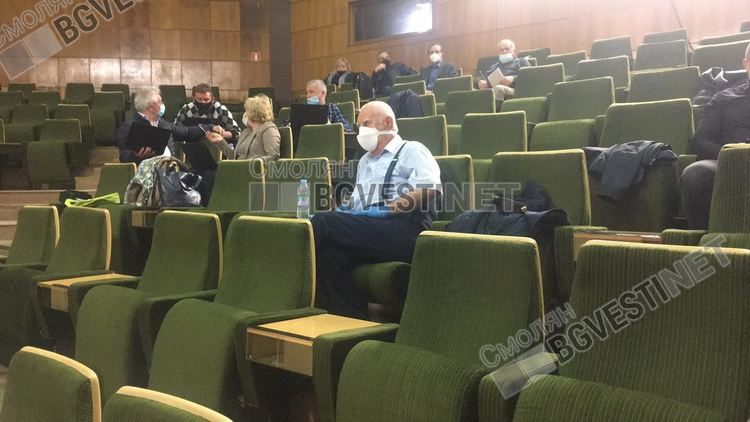 Заседанието на Общинския съвет в Смолян започна с клетва на нов съветник