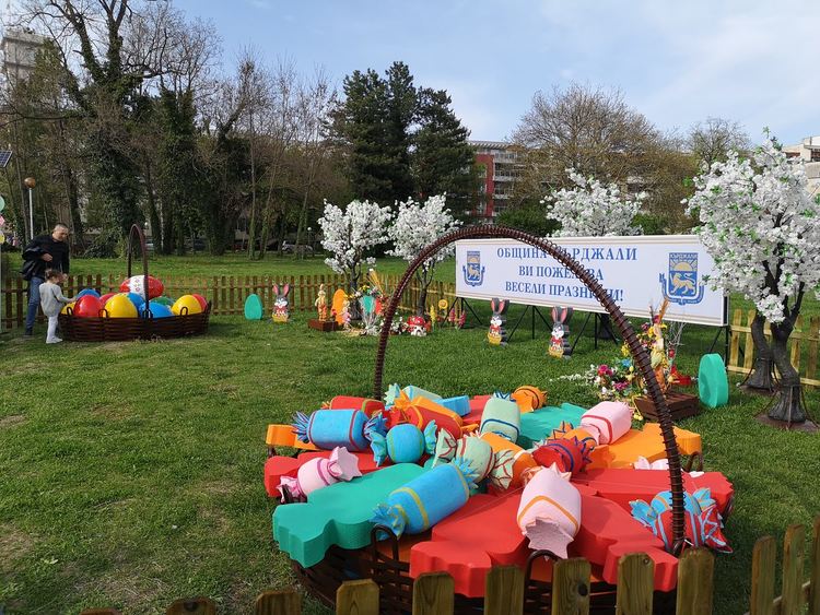 Кърджали с празничен кът за Великден и Рамазан Байрам