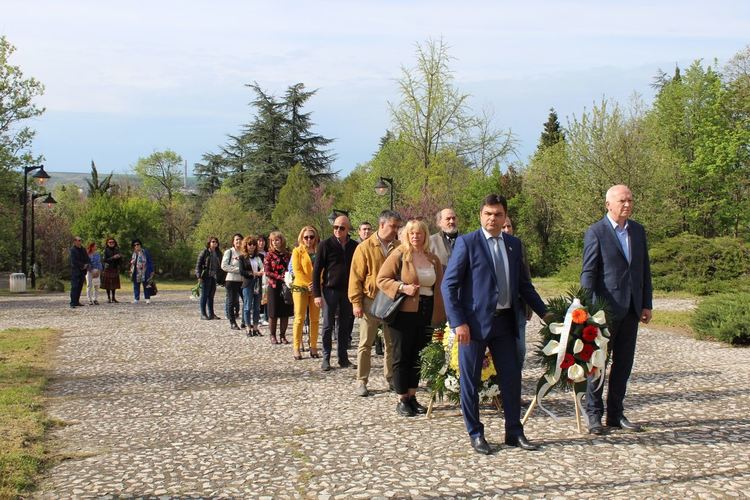 Димитровград се поклони пред поета Пеньо Пенев