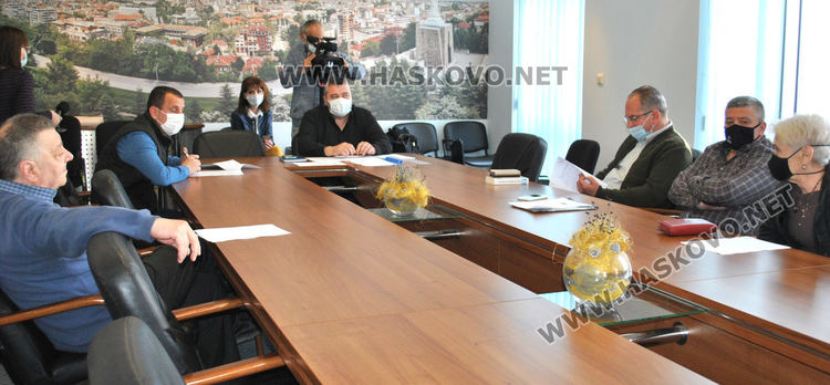 Собственикът на игрищата на „Ямача“ иска 100 евро на квадрат, започват преговори за цената