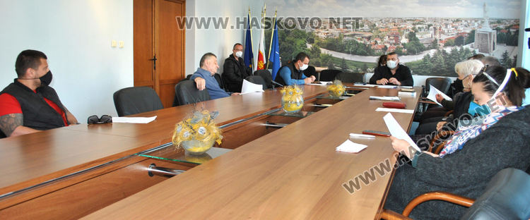 Собственикът на игрищата на „Ямача“ иска 100 евро на квадрат, започват преговори за цената