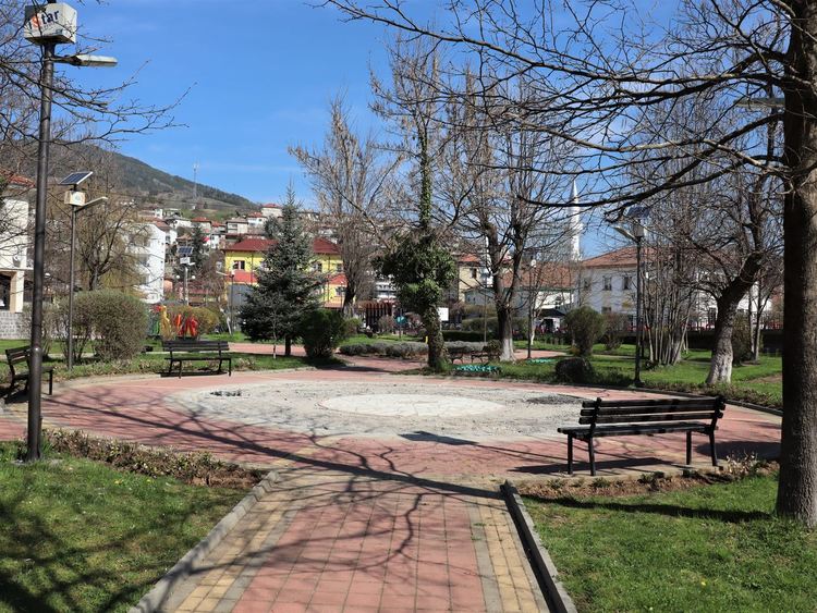 Приключи анкетата за реконструкция на фонтана и прилежащия терен в централния градски парк в Ардино