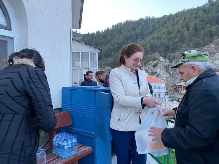 Топла вечеря "Ифтар" беше раздадена в Девин, Гьоврен и Грохотно