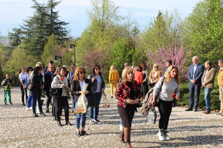 Димитровград се поклони пред поета Пеньо Пенев