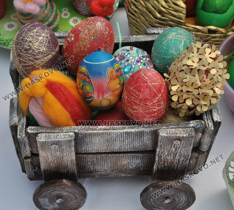 Конкурс за най-красиво яйце и флашмоб в училището в Конуш