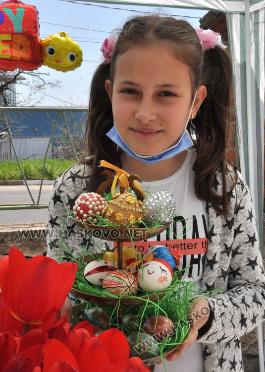 Конкурс за най-красиво яйце и флашмоб в училището в Конуш