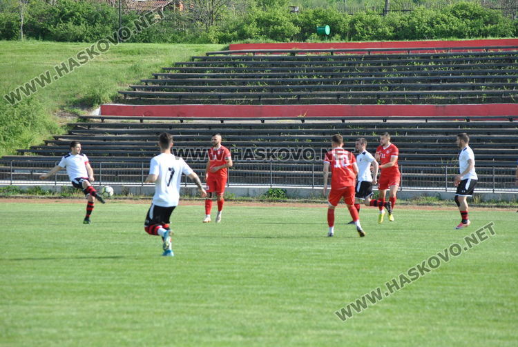 Без голове в мача между „Хасково” и „Карнобат”