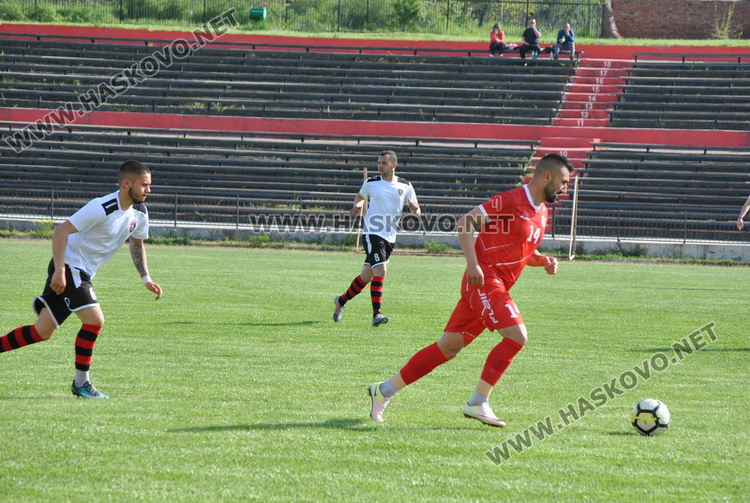 Без голове в мача между „Хасково” и „Карнобат”