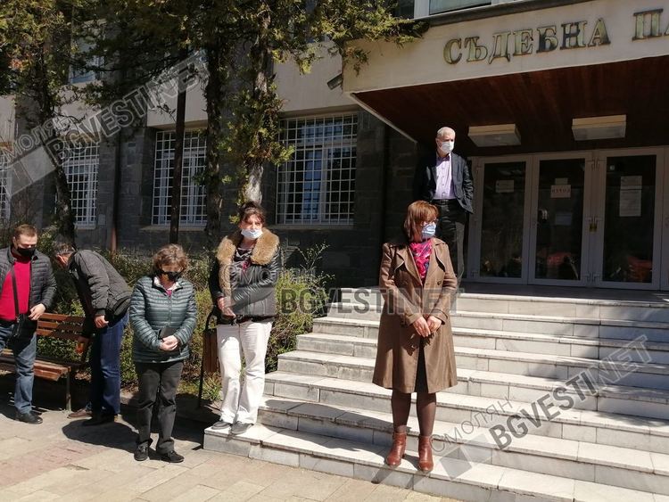 Прокурори, следователи и съдебни служители излязоха на мълчалив протест