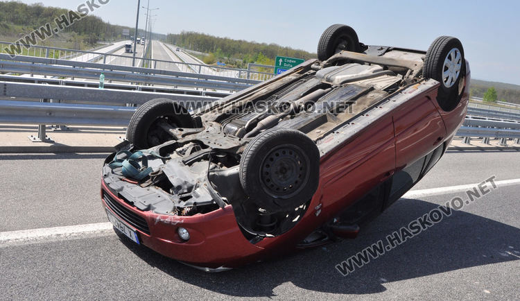 39-годишна обърна Тойота по таван по пътя от Димитровград за Хасково