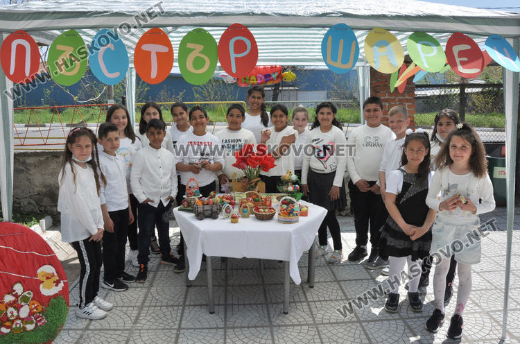 Конкурс за най-красиво яйце и флашмоб в училището в Конуш