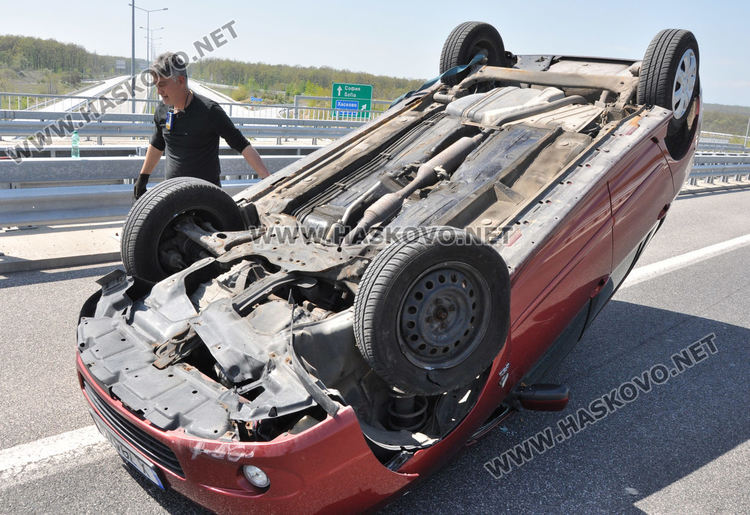 39-годишна обърна Тойота по таван по пътя от Димитровград за Хасково