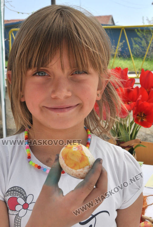 Конкурс за най-красиво яйце и флашмоб в училището в Конуш