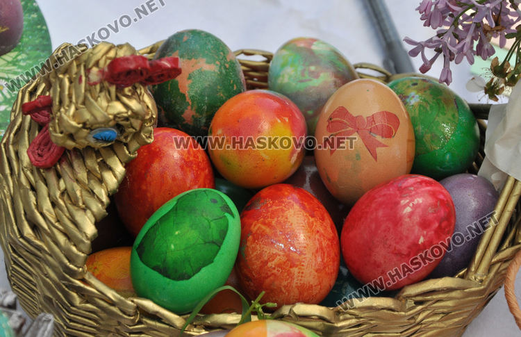 Конкурс за най-красиво яйце и флашмоб в училището в Конуш