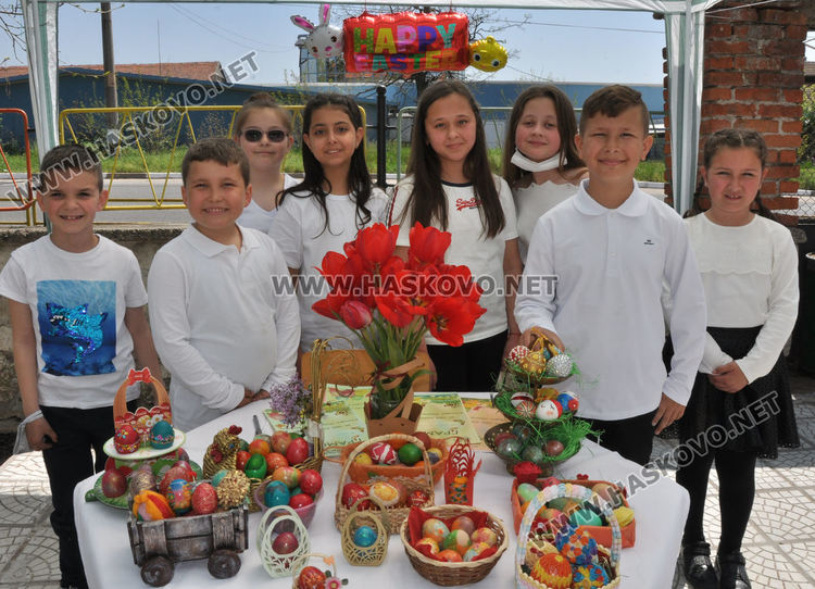 Конкурс за най-красиво яйце и флашмоб в училището в Конуш