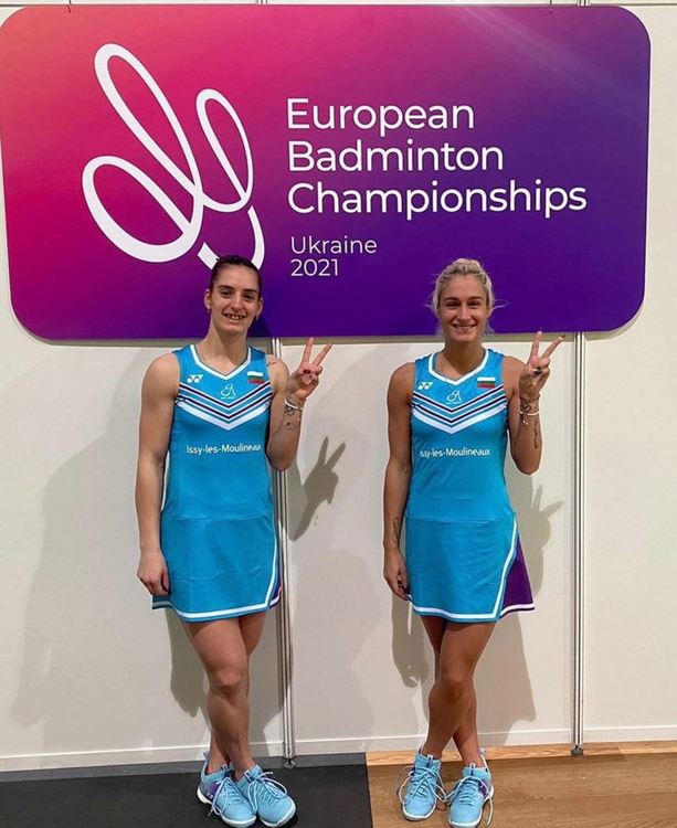 Габриела и Стефани Стоеви продължават напред 