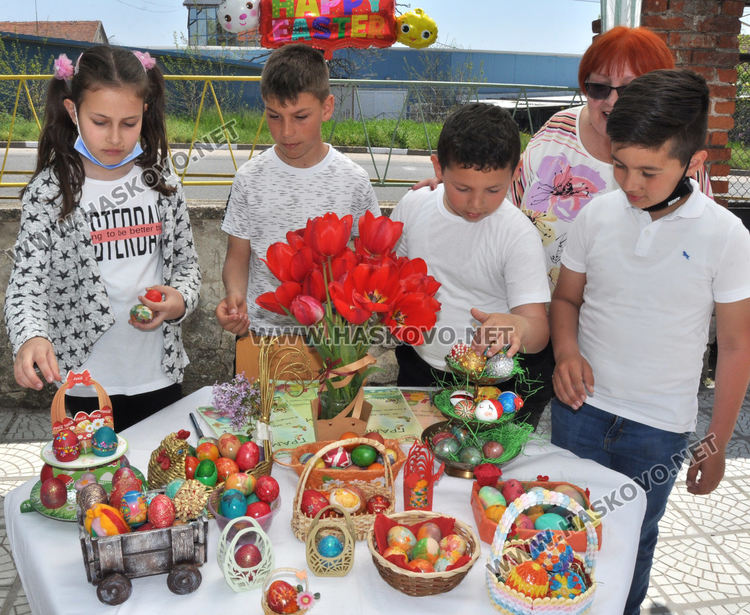 Конкурс за най-красиво яйце и флашмоб в училището в Конуш