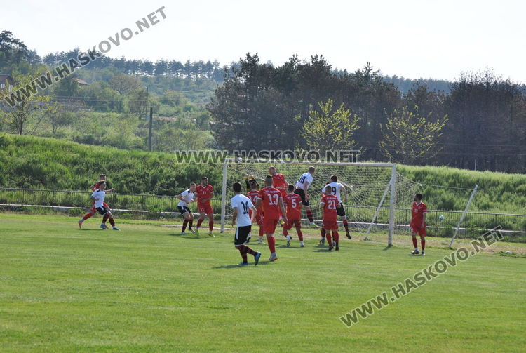 Без голове в мача между „Хасково” и „Карнобат”