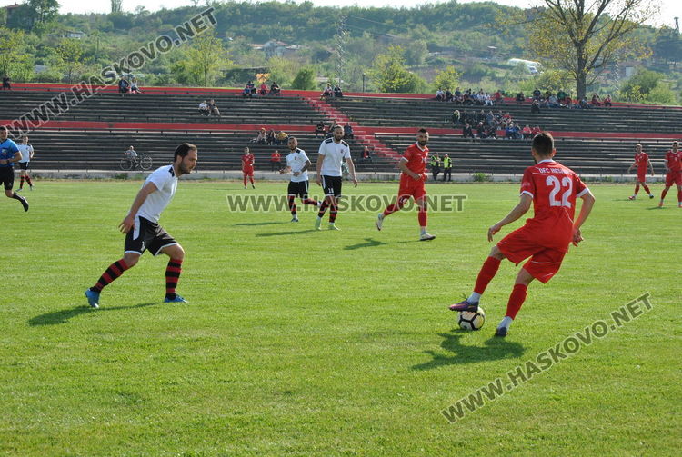 Без голове в мача между „Хасково” и „Карнобат”