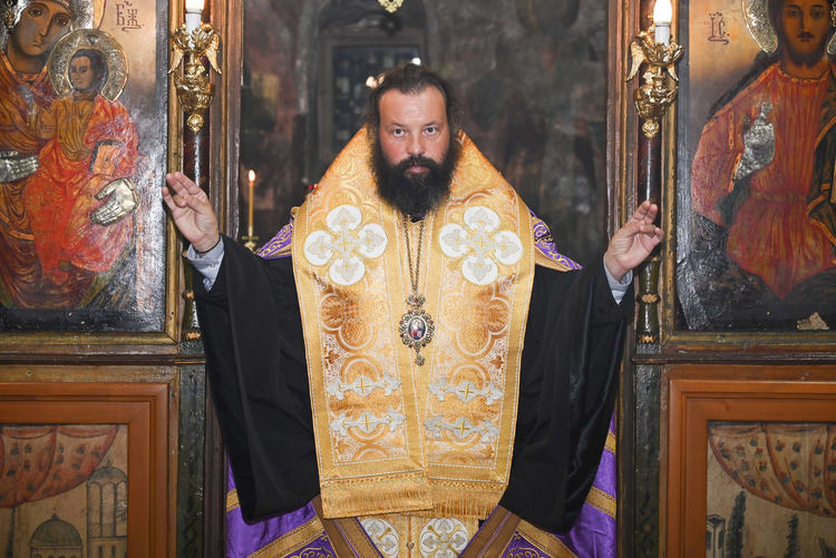 На Велики Четвъртък вечерта Последованието на 12-те евангелия бе отслужено в храм „Св. Неделя“