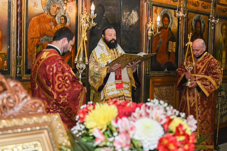 Епископ Висарион: „Чрез Кръстната смърт на Сина Божий е потъпкана смъртта и Божията милост се дарува на хората.“