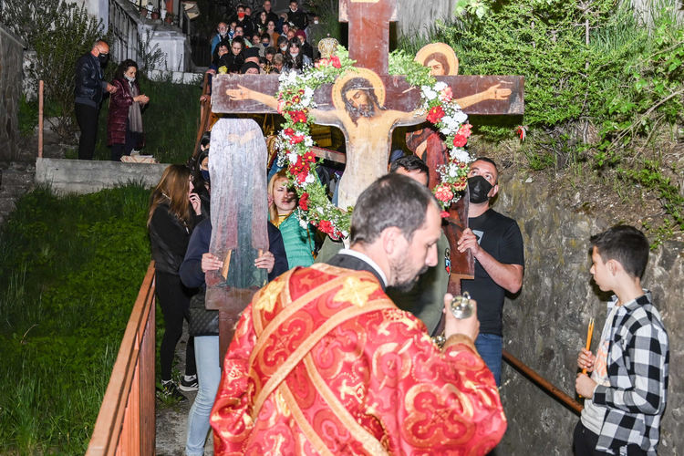 Епископ Висарион: „Чрез Кръстната смърт на Сина Божий е потъпкана смъртта и Божията милост се дарува на хората.“