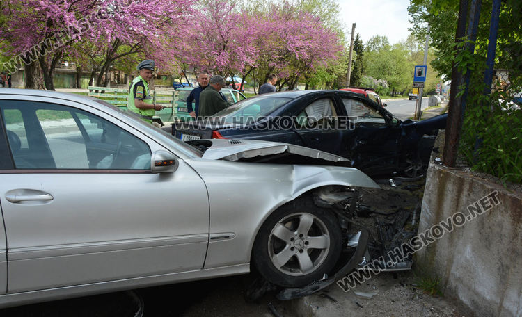 Мерцедес и Волво катастрофираха на "Илинден", забиха се в ограда