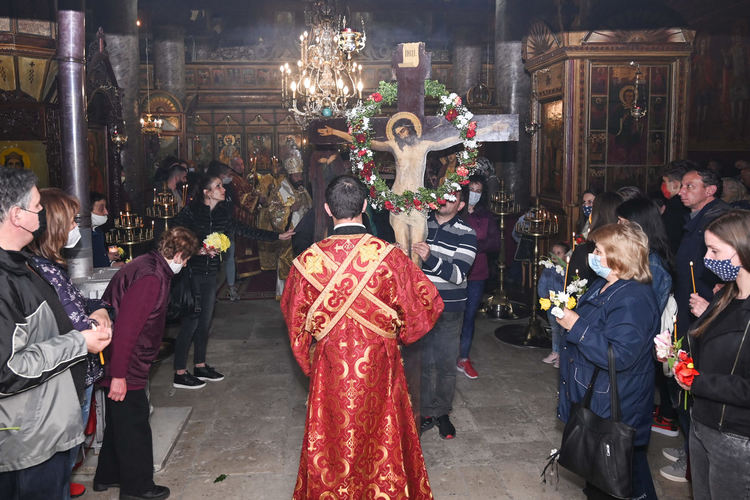 Епископ Висарион: „Чрез Кръстната смърт на Сина Божий е потъпкана смъртта и Божията милост се дарува на хората.“