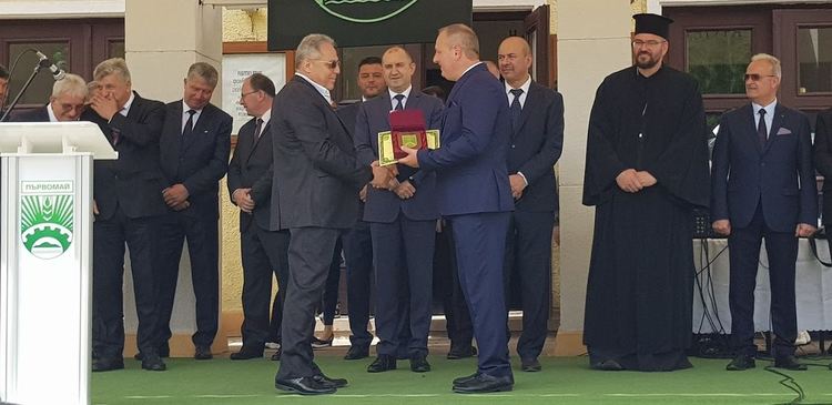 Почетен знак и диплом за Растер Павлов