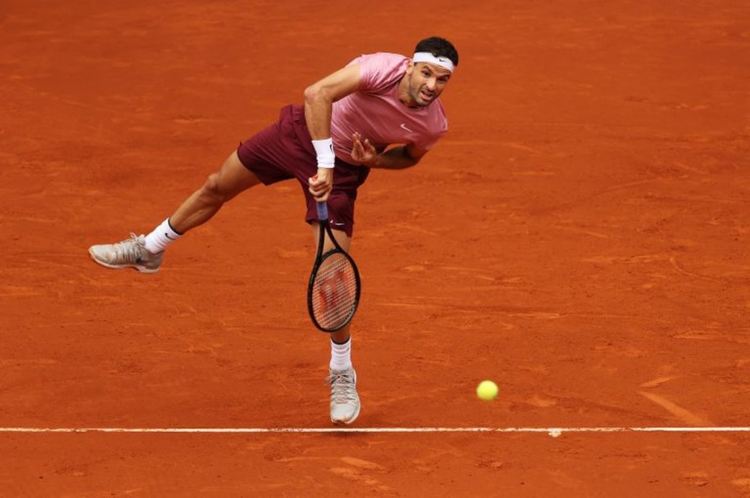 Григор показа характер и спаси пет мачбола, но отпадна още на старта в Мадрид