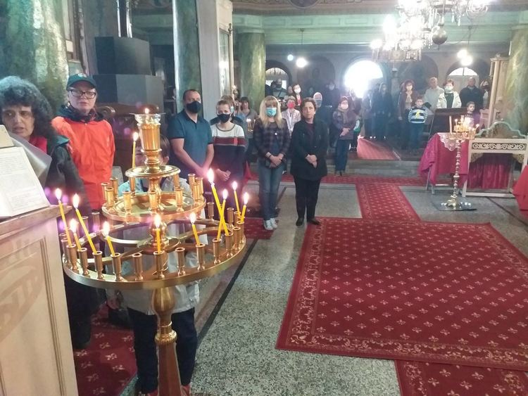 В Момчиловци епископът помоли Възкръсналият Христос да ни благослови и освети