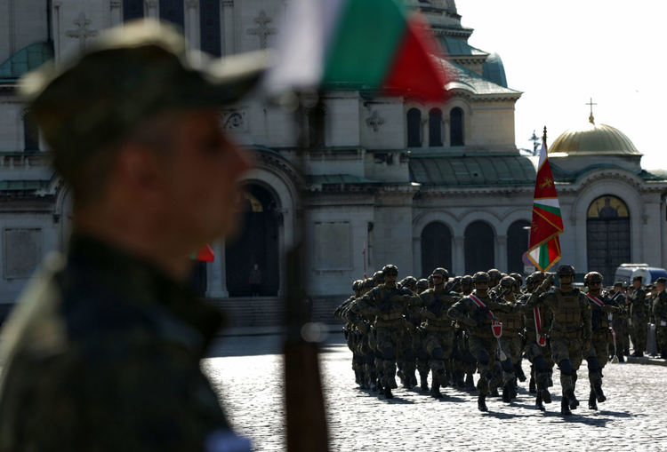 Представителните части на Българската армия репетират на площад "Св. Александър Невски"