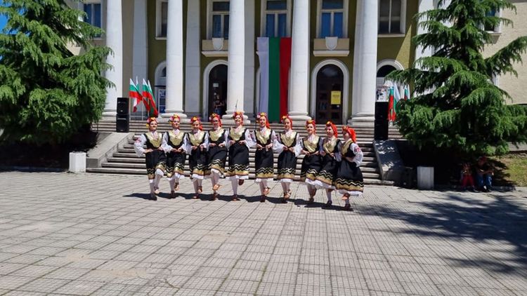 Асеновград чества 6-ти май - Деня на храбростта и празника на Българската армия (снимки)