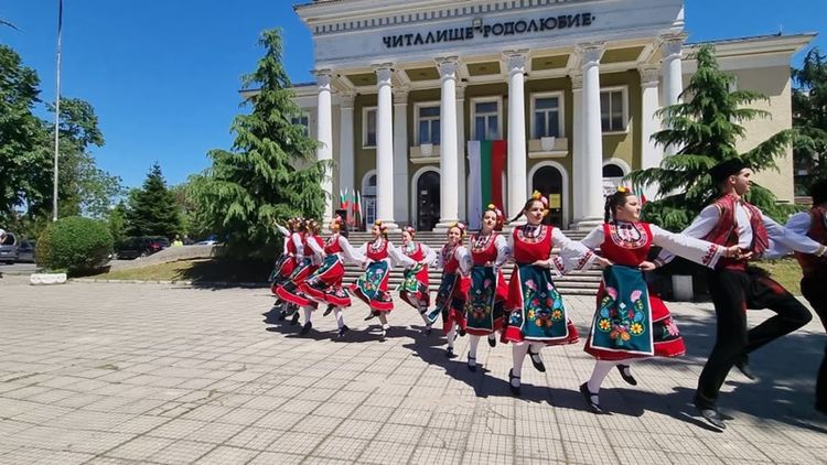 Асеновград чества 6-ти май - Деня на храбростта и празника на Българската армия (снимки)