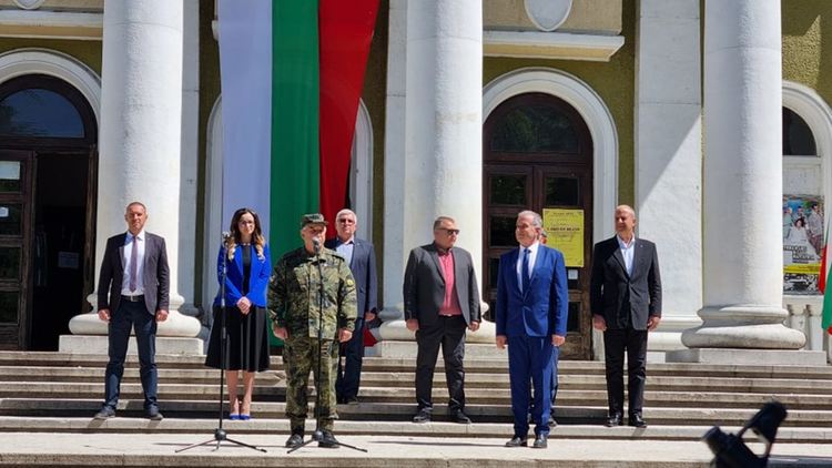 Асеновград чества 6-ти май - Деня на храбростта и празника на Българската армия (снимки)