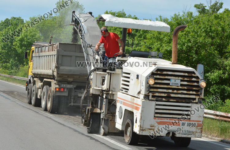 Изкърпват 6 700 кв. м. по пътя от Хасково към Кърджали