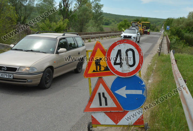 Изкърпват 6 700 кв. м. по пътя от Хасково към Кърджали