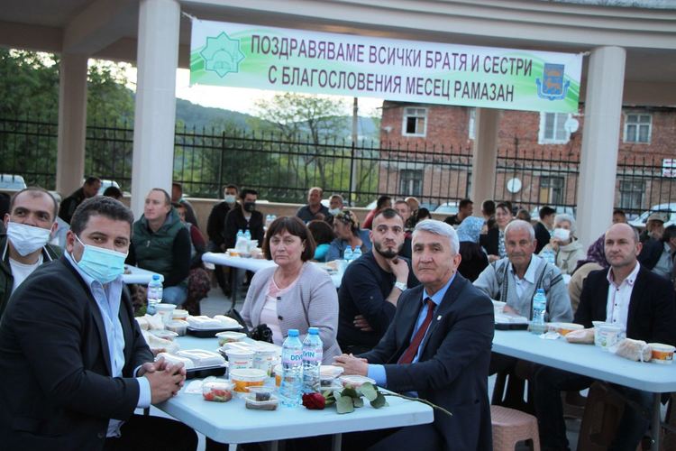 Турският посланик даде ифтар в новата джамия в Кърджали